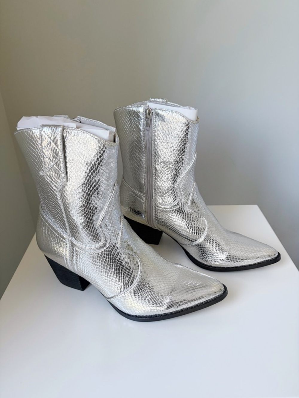 Coconut By Matisse Size 7